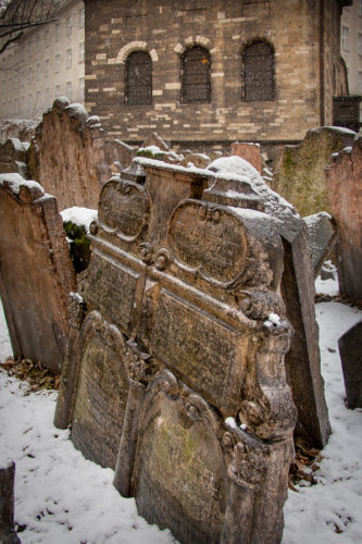 קברי צדיקים – קשר עם מתים ביהדות, השפעה מהם והשפעה עליהם